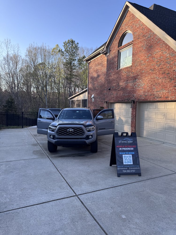 Toyota Tacoma, driveway detail